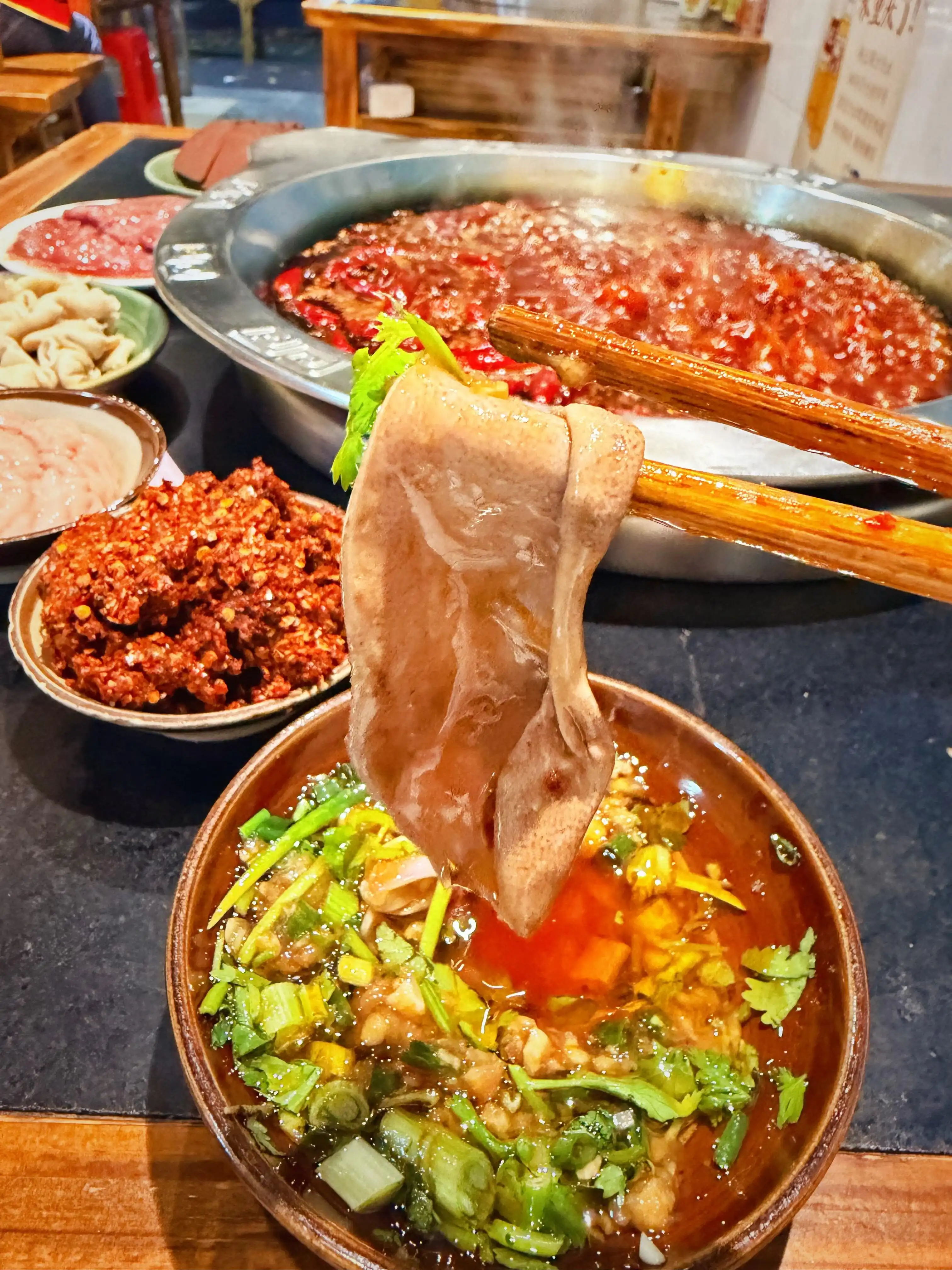 Dalong Hotpot - 大龙火锅(小龙坎店) Chongqing Tourist Attraction