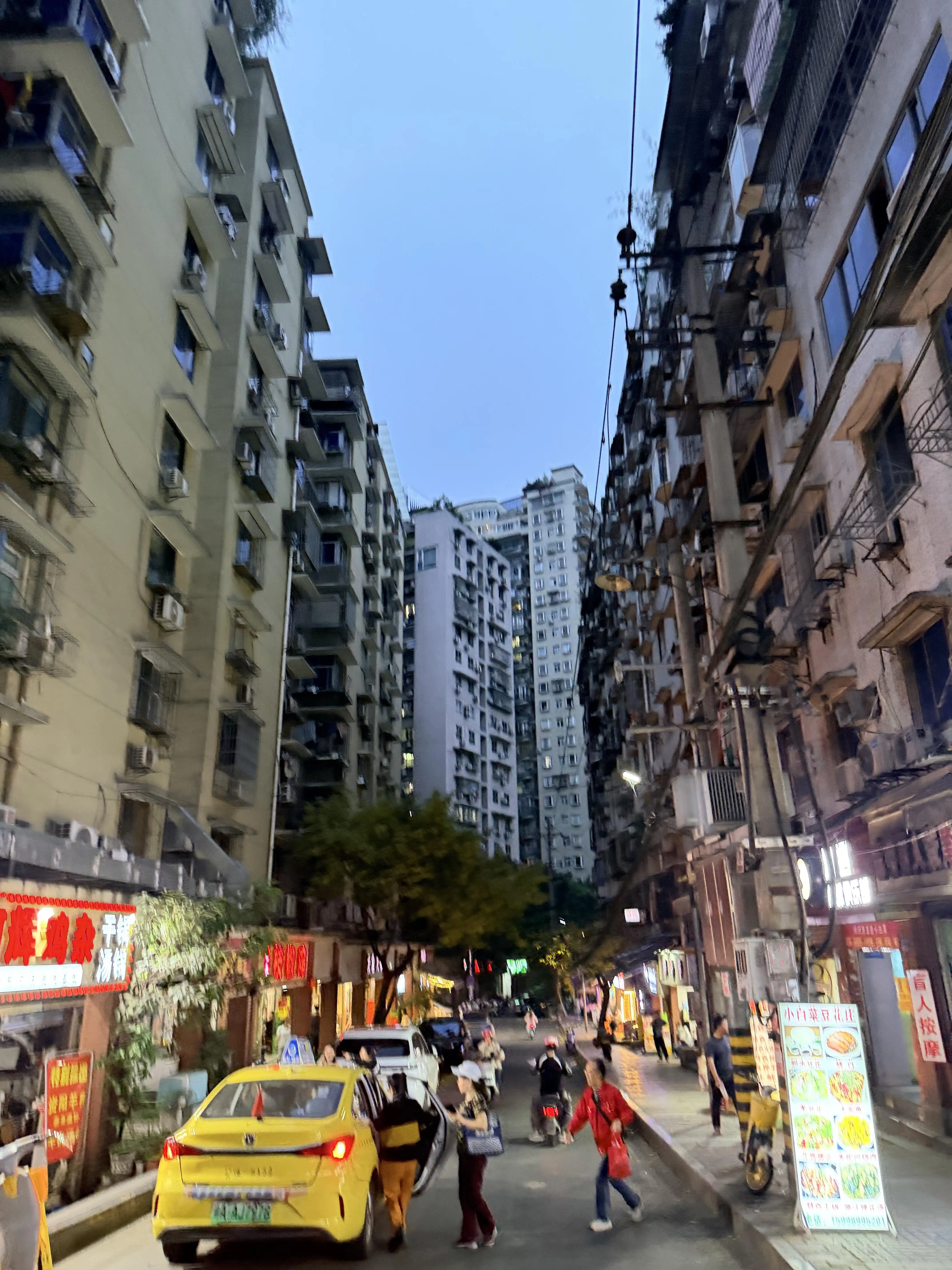 Dalong Hotpot - 大龙火锅(小龙坎店) Chongqing Tourist Attraction