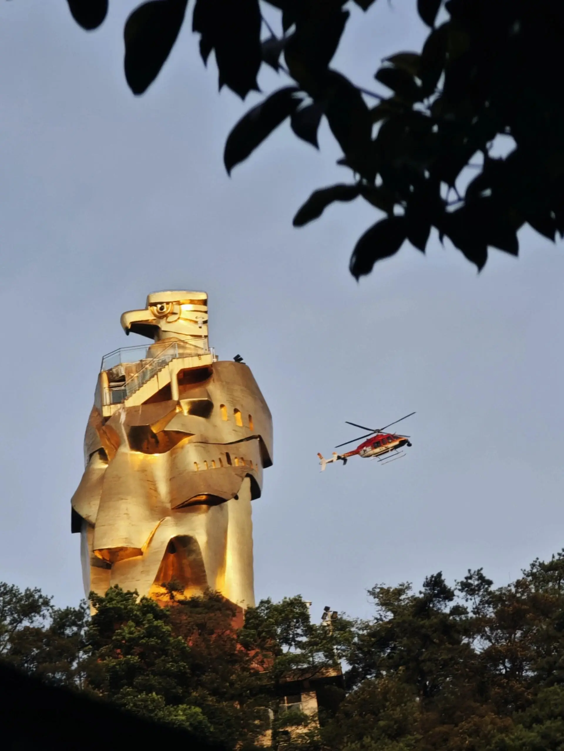 Golden Eagle Viewpoint - 南山大金鹰 Chongqing Tourist Attraction