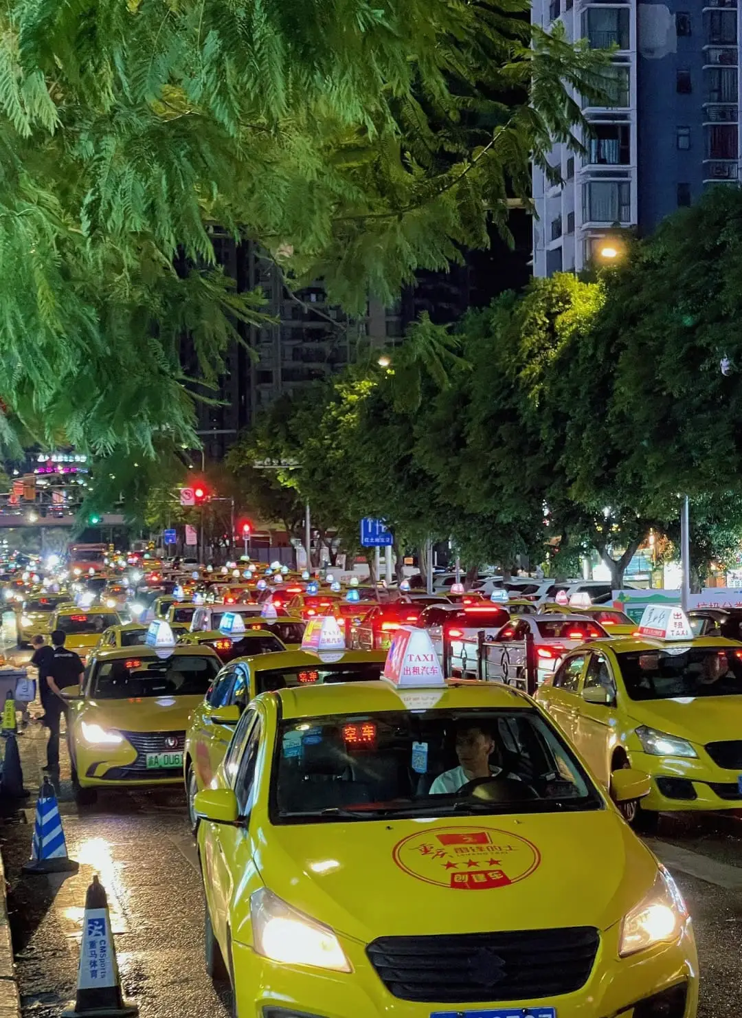 Guanyinqiao Chongqing heavy traffic at night