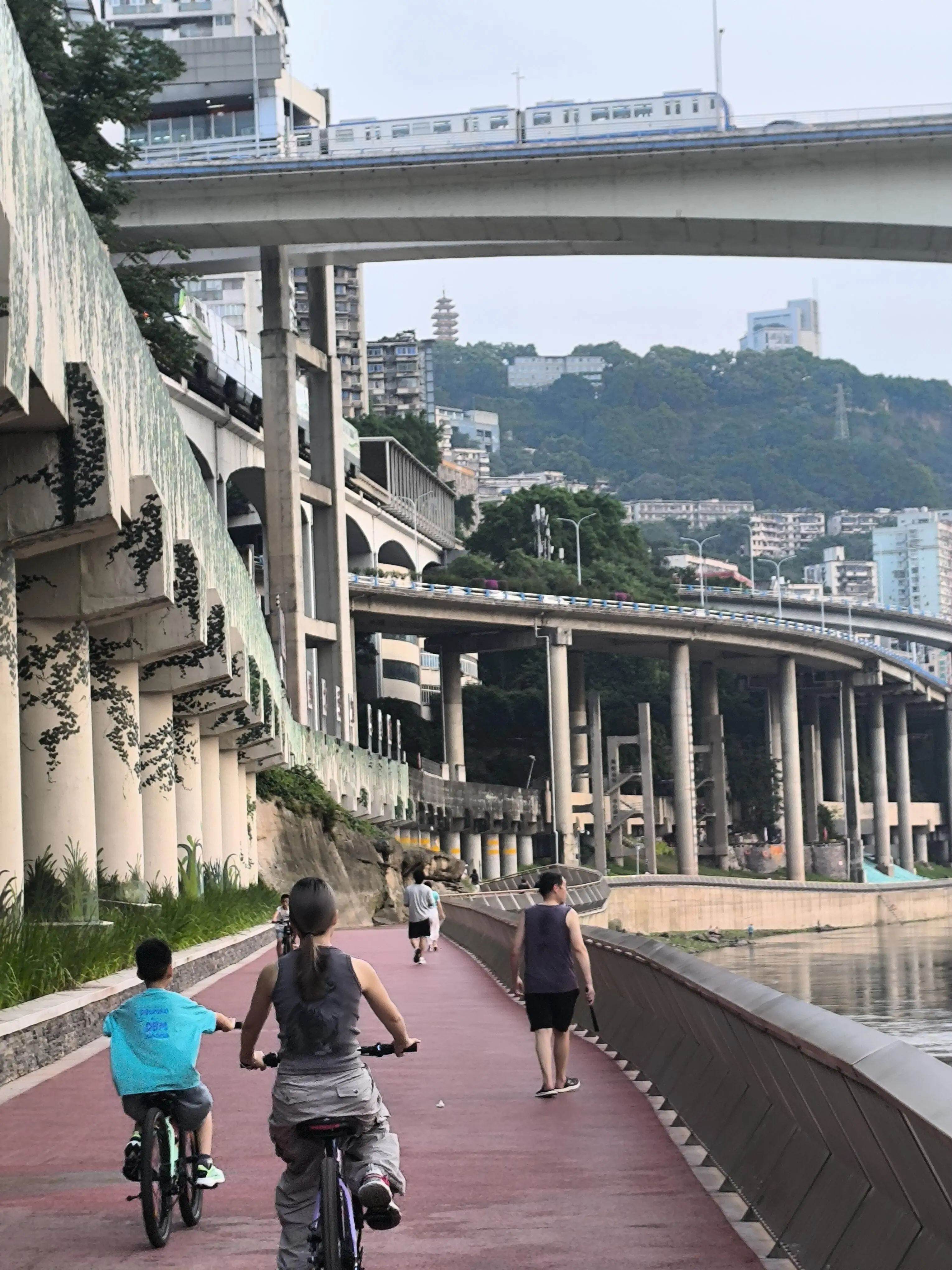 Jiabin Road Riverwalk - 嘉陵江滨江路 Chongqing Tourist Attraction