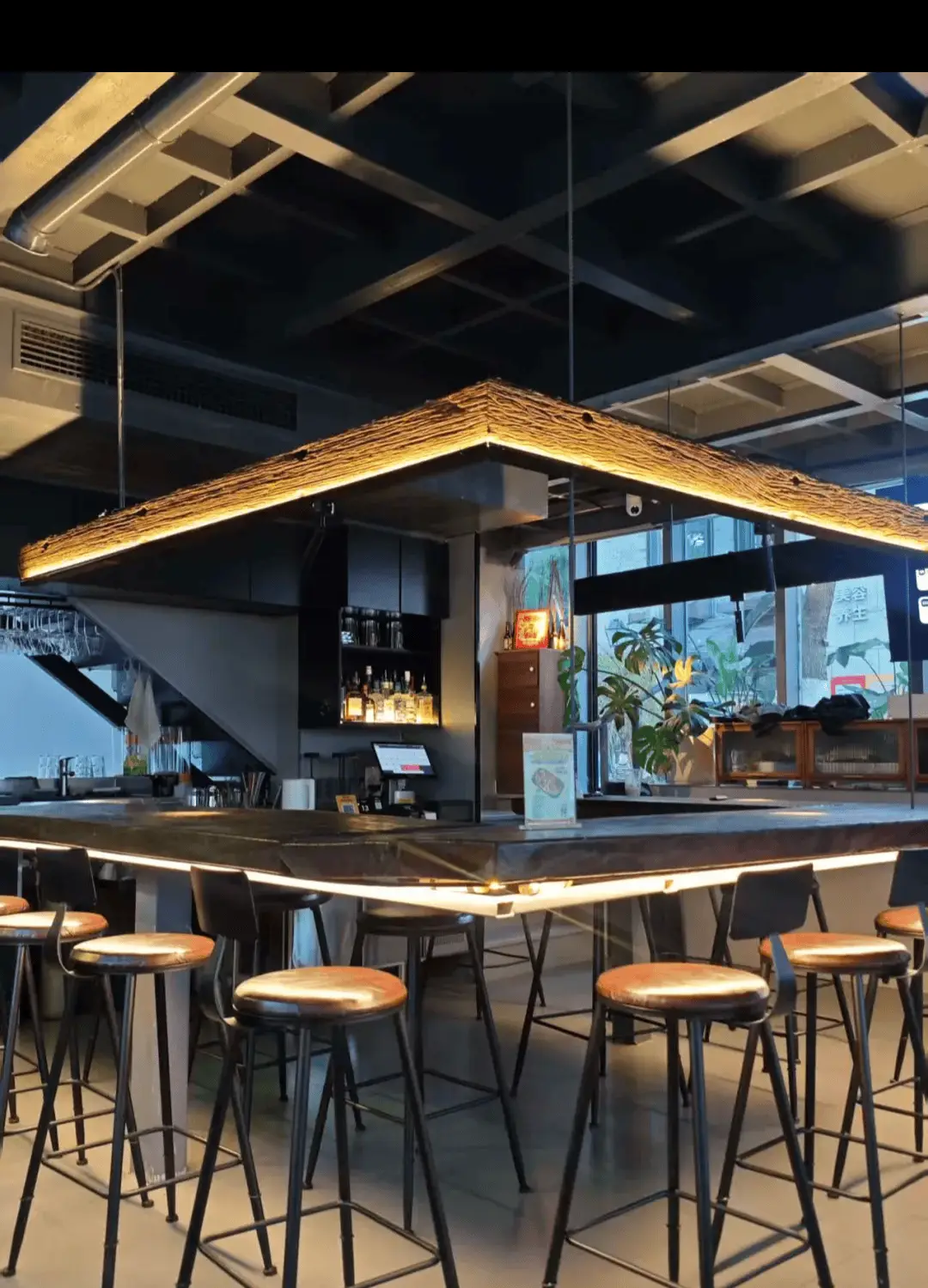 Jiang Hop projector screen