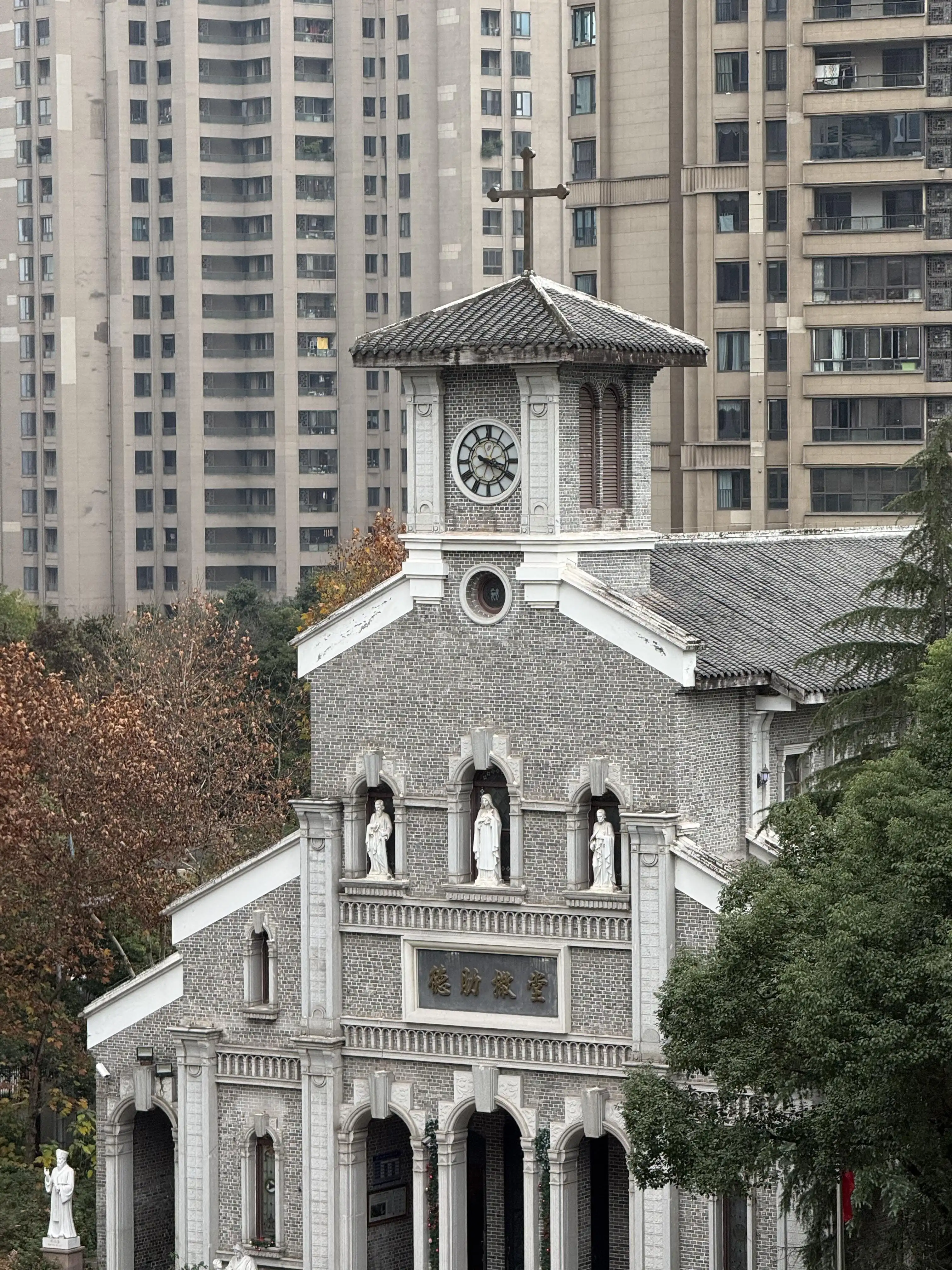 Jiangbeicheng Catholic Church - 江北城天主教堂 Chongqing Tourist Attraction