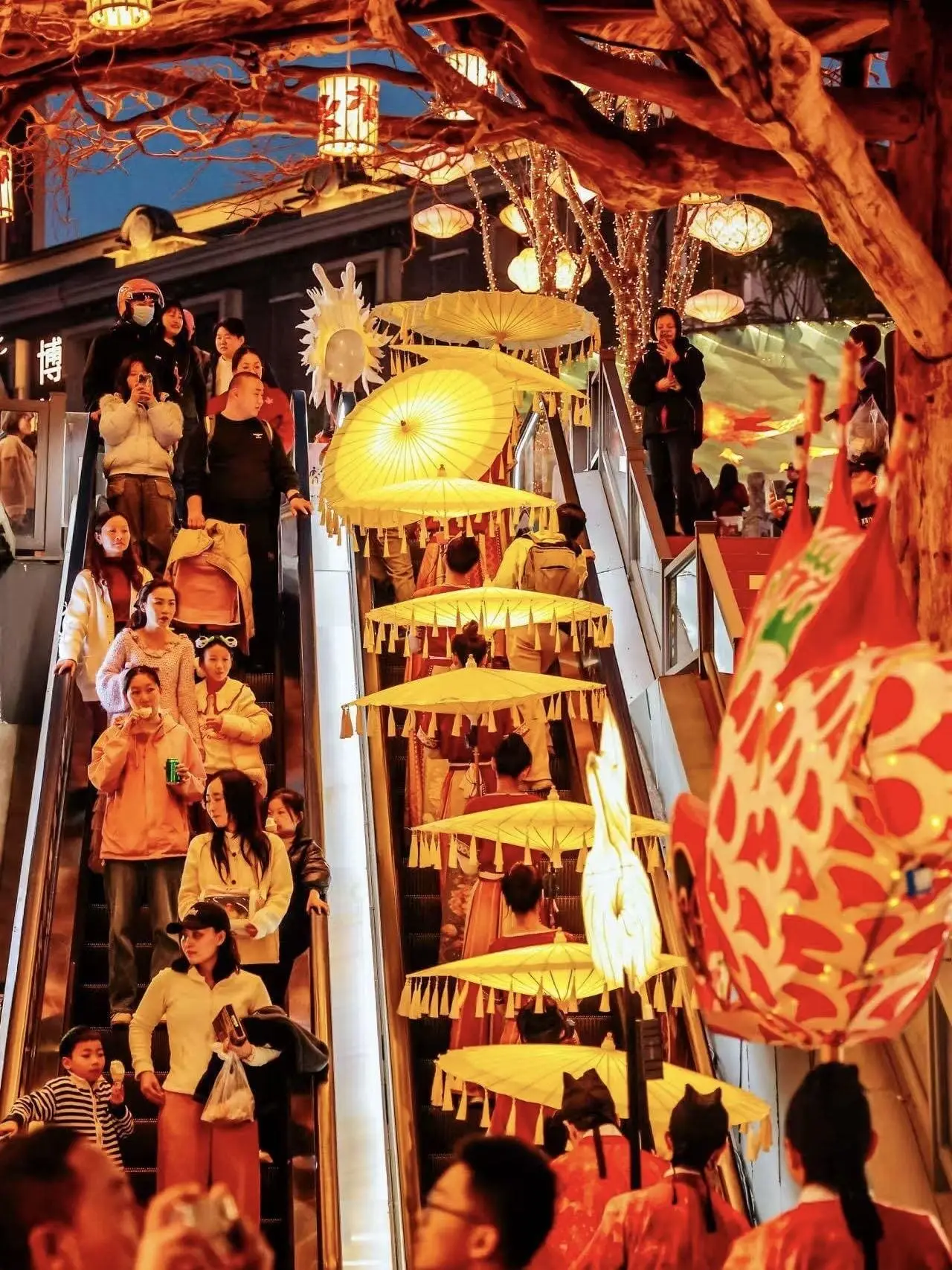 Landmark Riverside - 长嘉汇购物公园 Chongqing Tourist Attraction