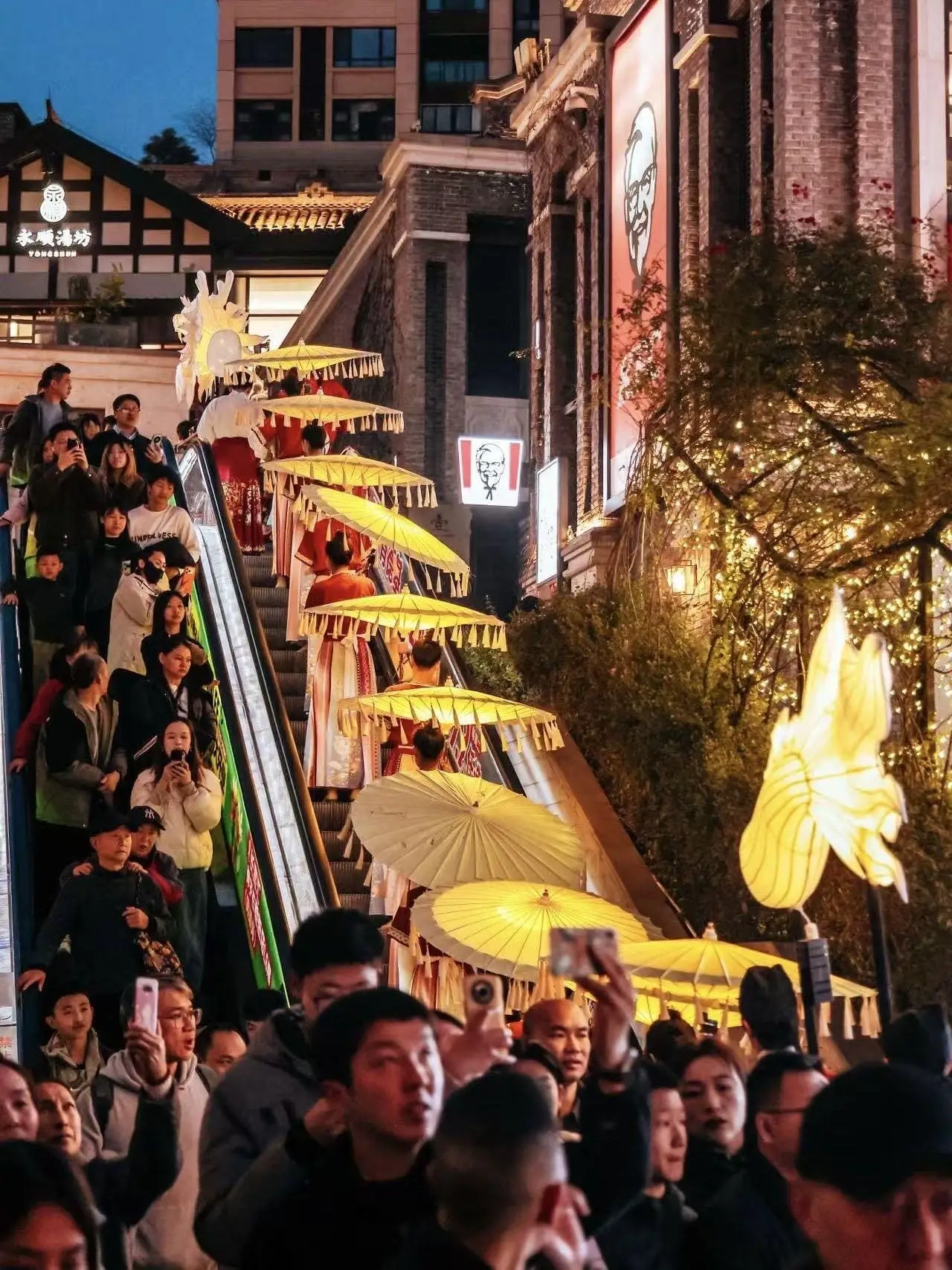 Landmark Riverside - 长嘉汇购物公园 Chongqing Tourist Attraction