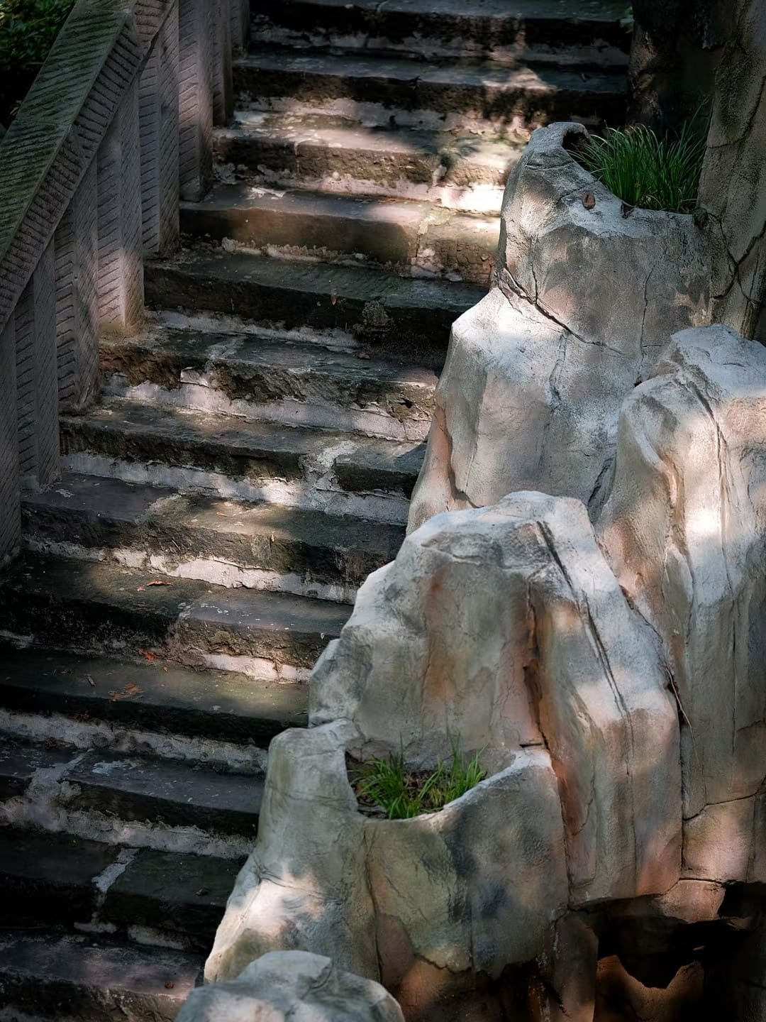 Zhongshan 4th Road - 中山四路 Chongqing Tourist Attraction